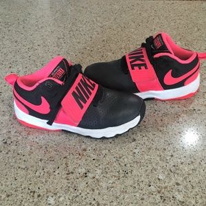 Grils Nike Team Hustle High Top Tennis shoes